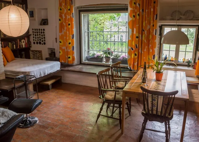 Charming Blacksmith's House @ * בוהין