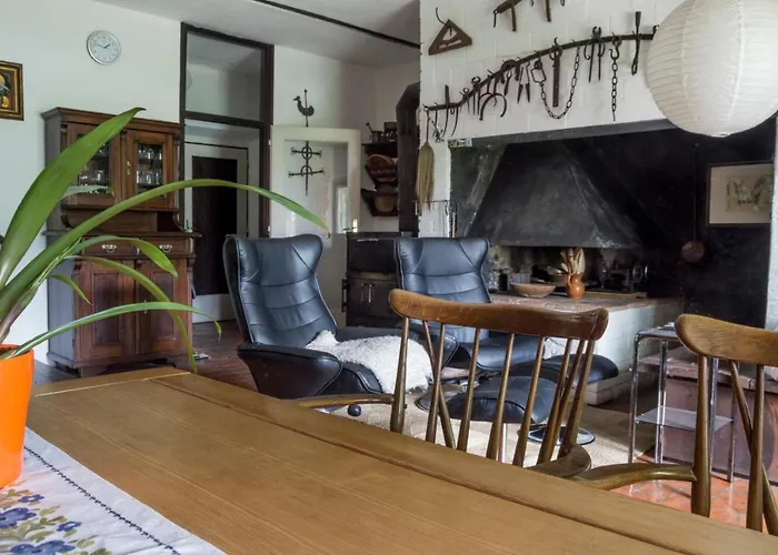 בית נופש Charming Blacksmith's House @ בוהין