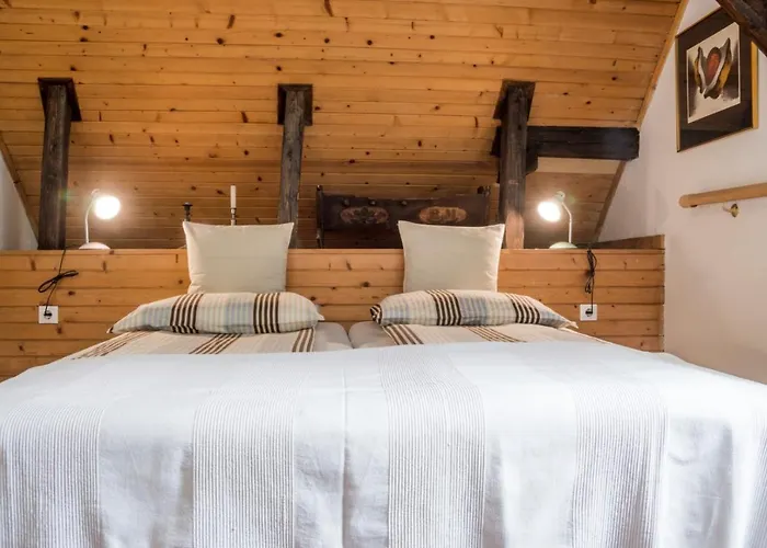 Charming Blacksmith's House @ בוהין