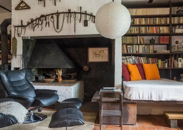 בית נופש Charming Blacksmith's House @ *