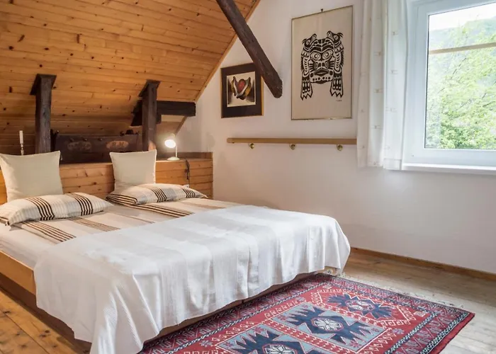 Charming Blacksmith's House @ בוהין