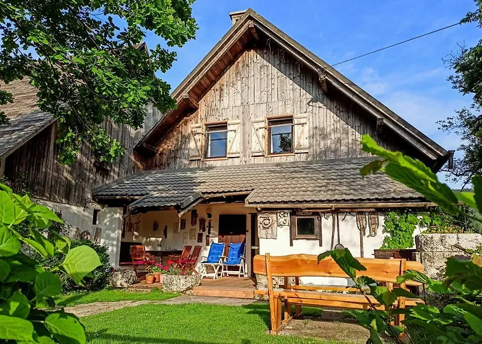 בית נופש Charming Blacksmith's House @ בוהין